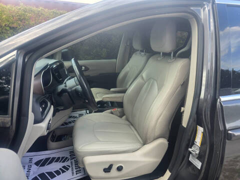 2017 Chrysler Pacifica Touring Plus