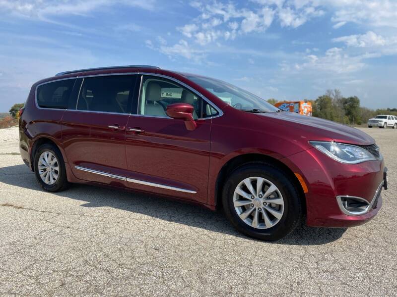 2019 Chrysler Pacifica for sale at Kuhn Enterprises, Inc. in Fort Atkinson IA