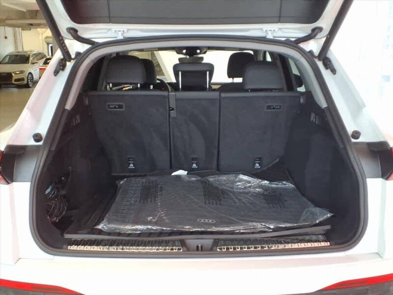 2025 Audi Q5 quattro Premium TFSI