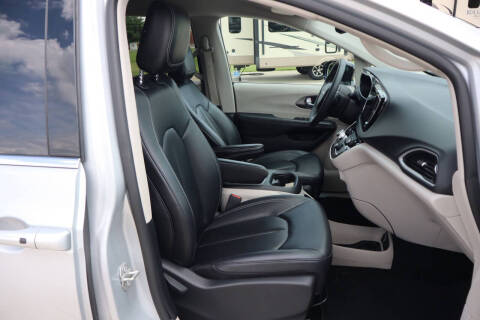 2024 Chrysler Pacifica Touring L
