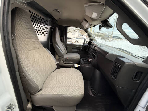 2025 Chevrolet Express 2500