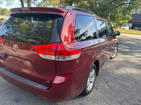 2011 Toyota Sienna LE 7-Passenger Auto Access Seat