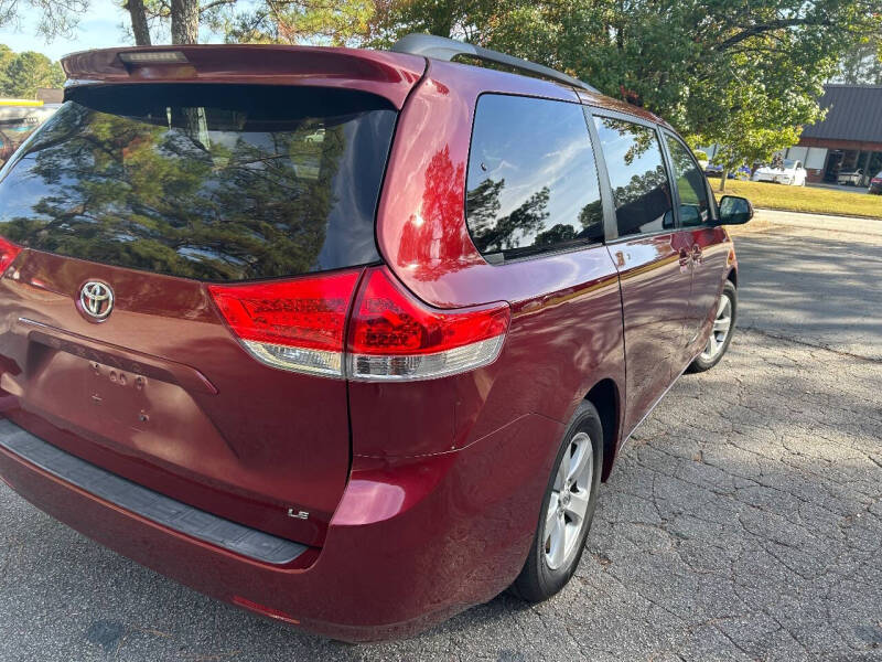 2011 Toyota Sienna LE 7-Passenger Auto Access Seat