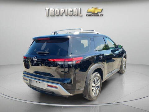 2024 Nissan Pathfinder SL