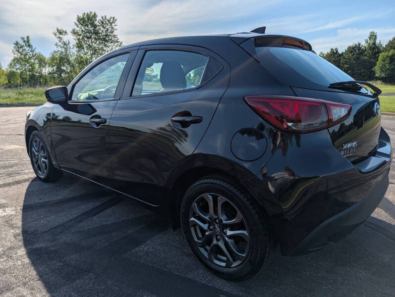 2020 Toyota Yaris Hatchback LE
