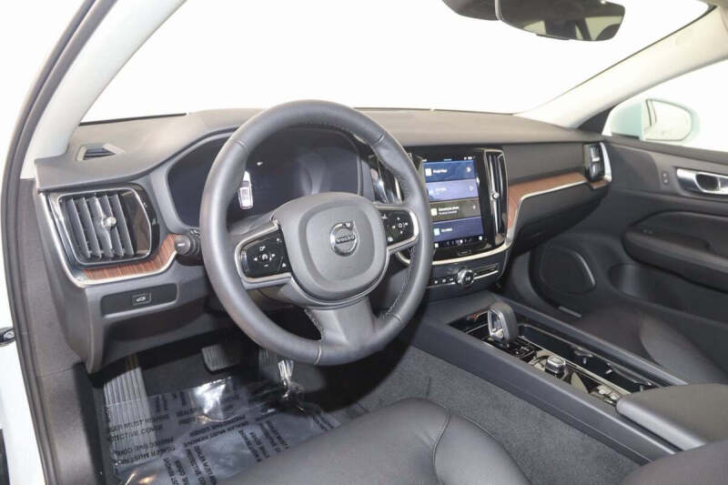 2024 Volvo V60 Cross Country B5 Plus