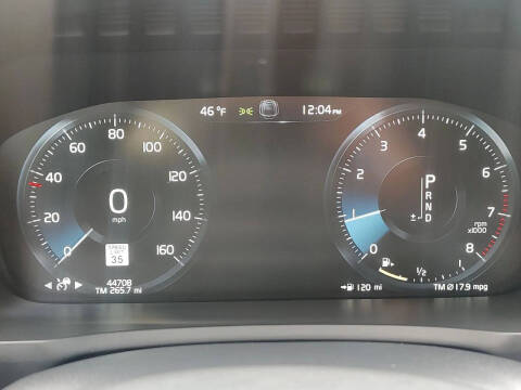 2022 Volvo XC90 T5 Momentum