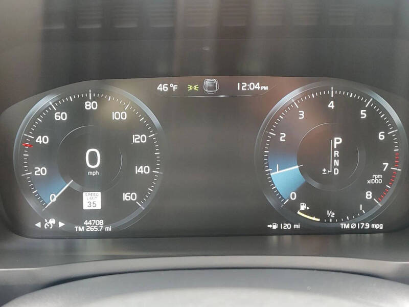 2022 Volvo XC90 T5 Momentum