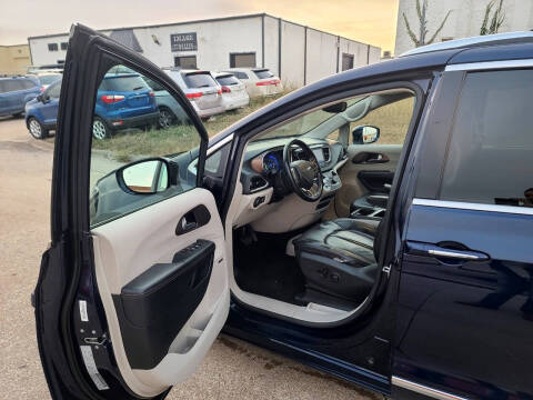 2017 Chrysler Pacifica Touring-L Plus