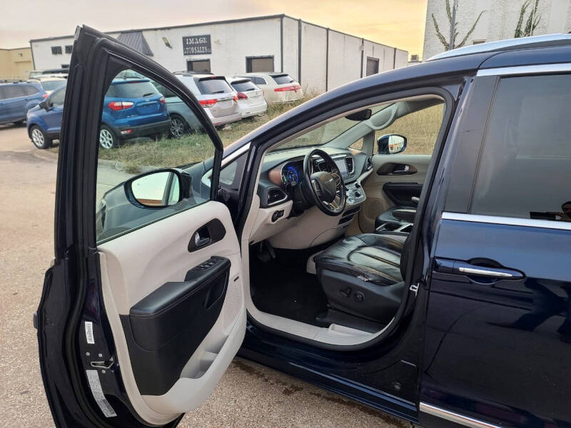 2017 Chrysler Pacifica Touring-L Plus