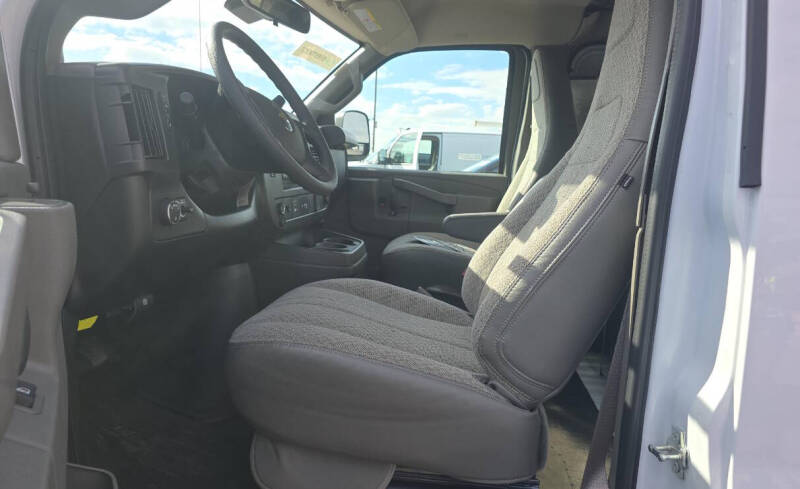 2025 Chevrolet Express 2500