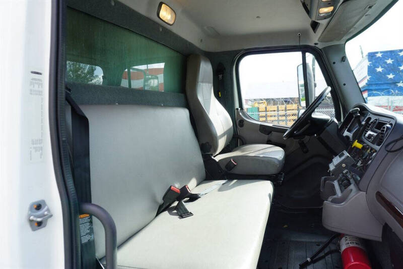 2018 Freightliner M2 106