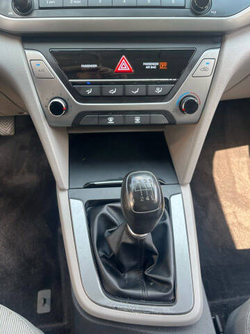 2017 Hyundai Elantra SE