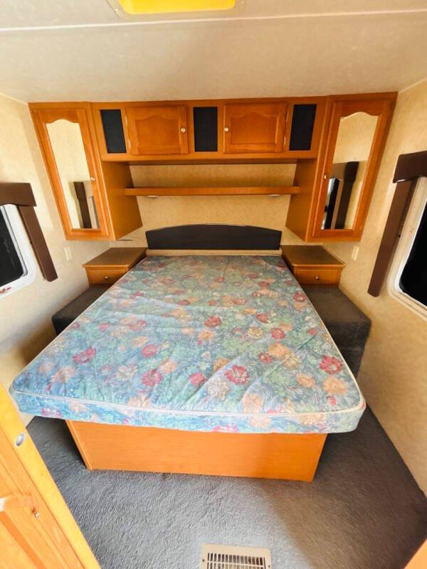 2006 Dutchmen Fourwinds 31B