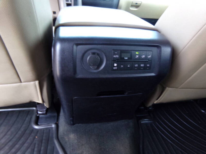 2015 Toyota Sequoia SR5