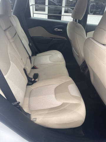 2015 Jeep Cherokee Sport