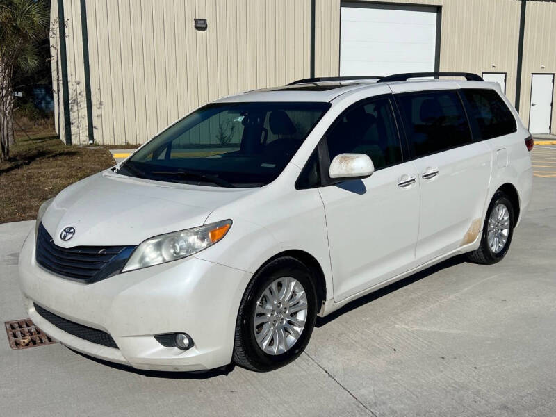 2017 Toyota Sienna XLE 7-Passenger Auto Access Seat