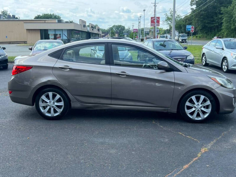 2012 Hyundai Accent GLS