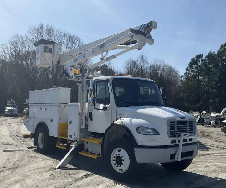 2017 Freightliner M2 106