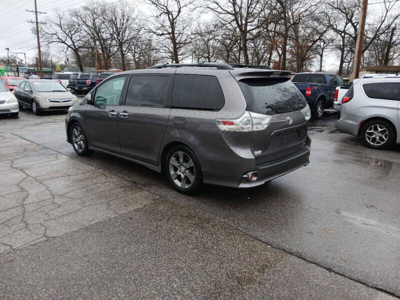 2014 Toyota Sienna SE 8-Passenger