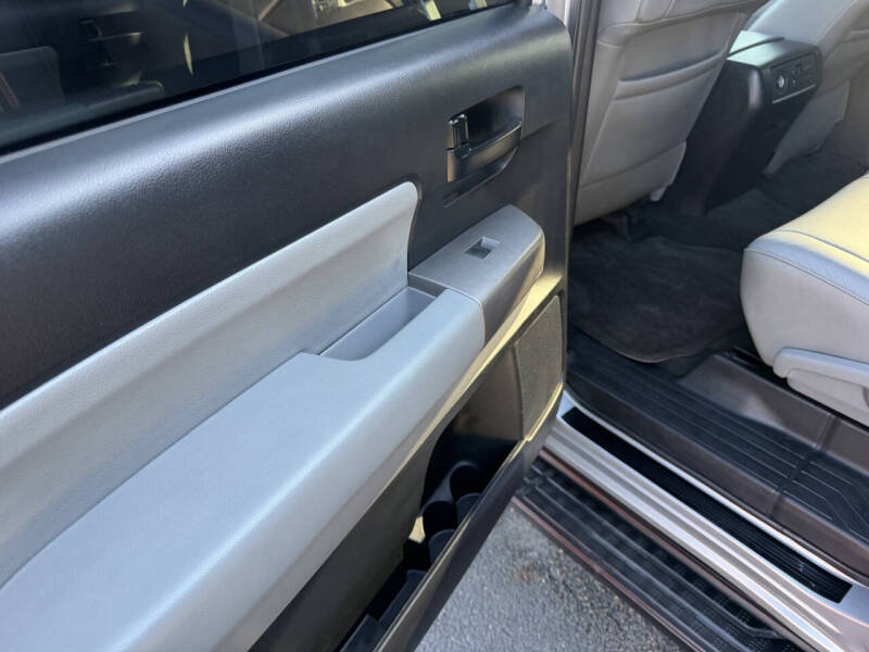 2016 Toyota Sequoia SR5