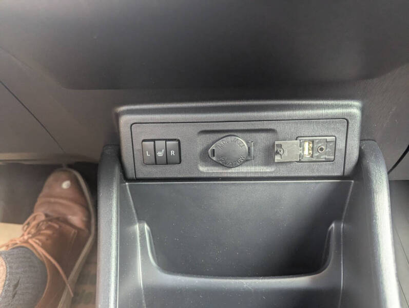 2017 Toyota Prius v Four