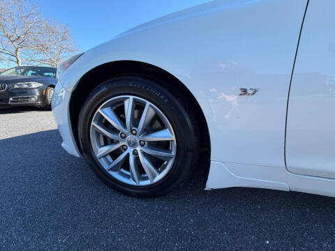 2015 Infiniti Q50 Premium