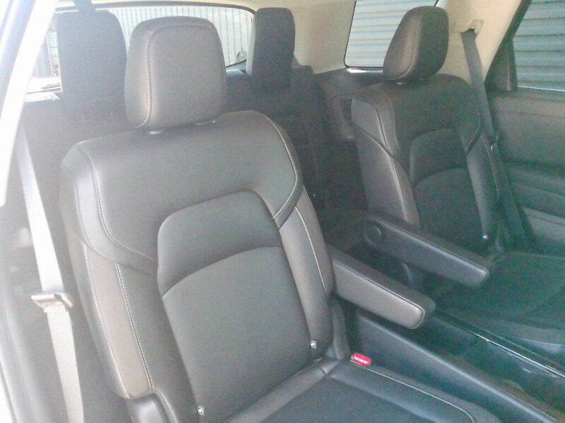 2023 Nissan Pathfinder SL