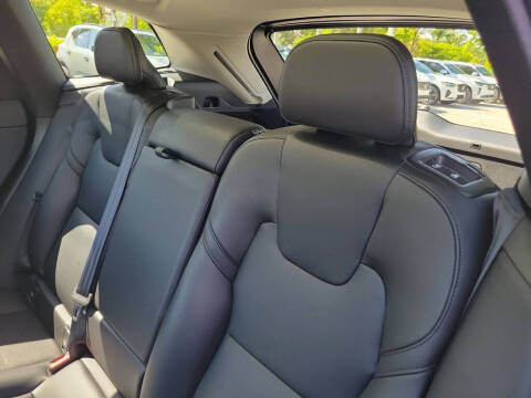 2024 Volvo XC60 B5 Core Dark Theme