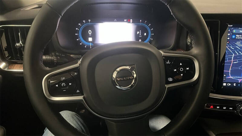 2025 Volvo V60 Cross Country B5 Plus