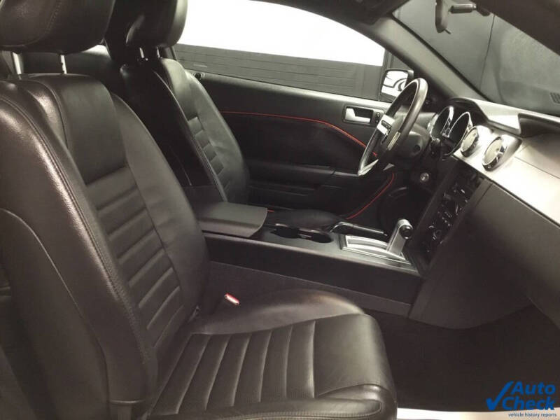 2005 Ford Mustang GT Deluxe