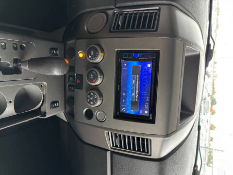 2004 Nissan Titan LE