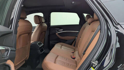 2022 Audi e-tron quattro Premium