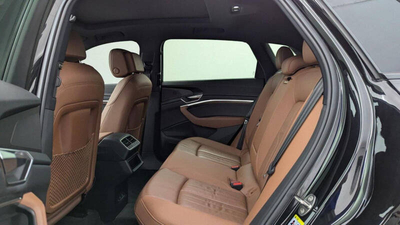 2022 Audi e-tron quattro Premium