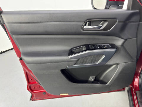 2022 Nissan Pathfinder SL