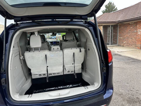 2017 Chrysler Pacifica Hybrid Platinum