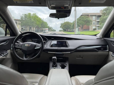 2022 Cadillac XT4 Luxury