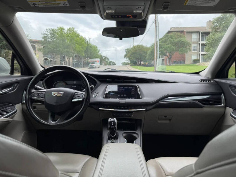2022 Cadillac XT4 Luxury