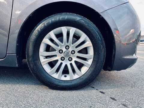 2013 Toyota Sienna XLE Mobility 7-Passenger