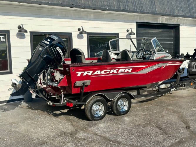 2018 Tracker Targa V18