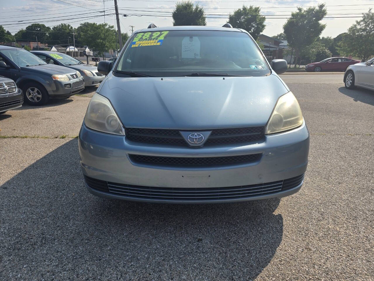 2005 Toyota Sienna for sale at QUEENSGATE AUTO SALES in York, PA