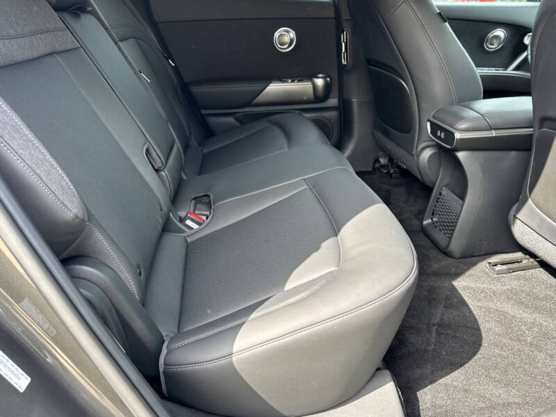 2025 Genesis GV60 Standard