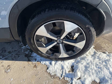 2025 Volvo XC40 B5 Plus Bright Theme