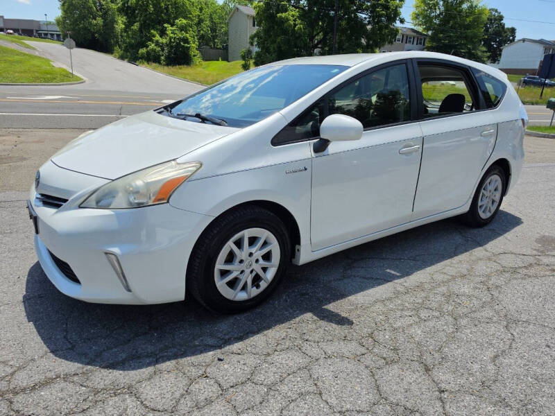 2014 Toyota Prius v Three