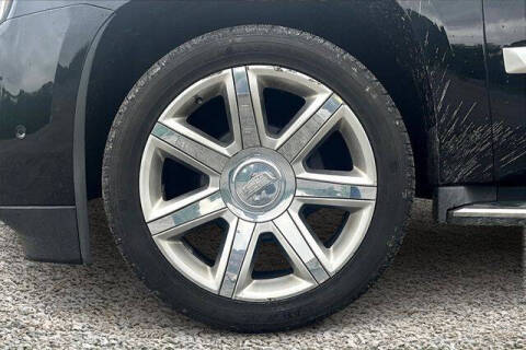 2017 Cadillac Escalade Standard