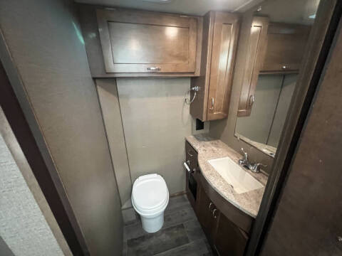 2019 Winnebago Outlook