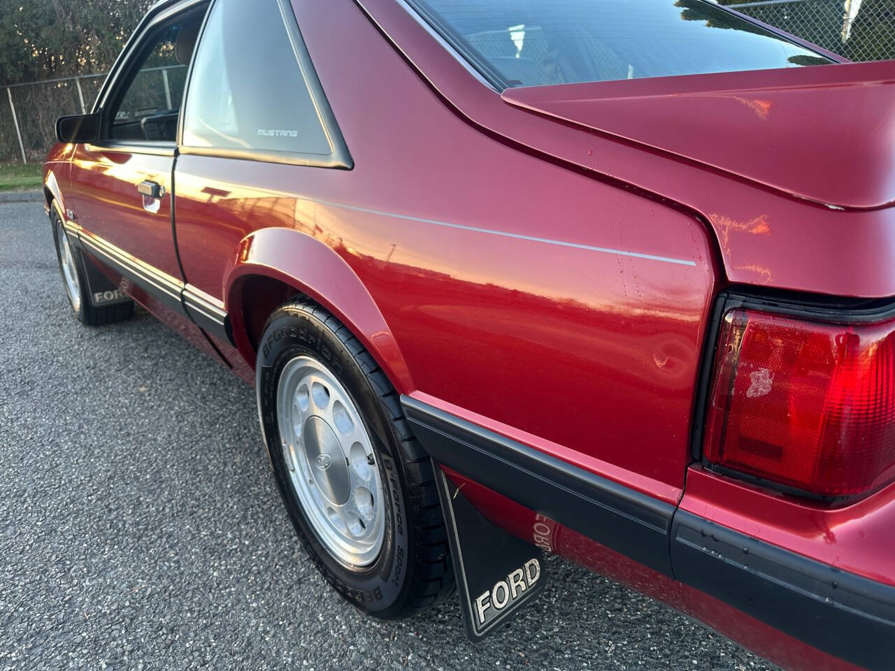 1990 Ford Mustang 24