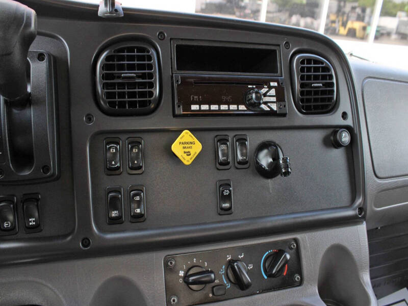 2020 Freightliner M2 106