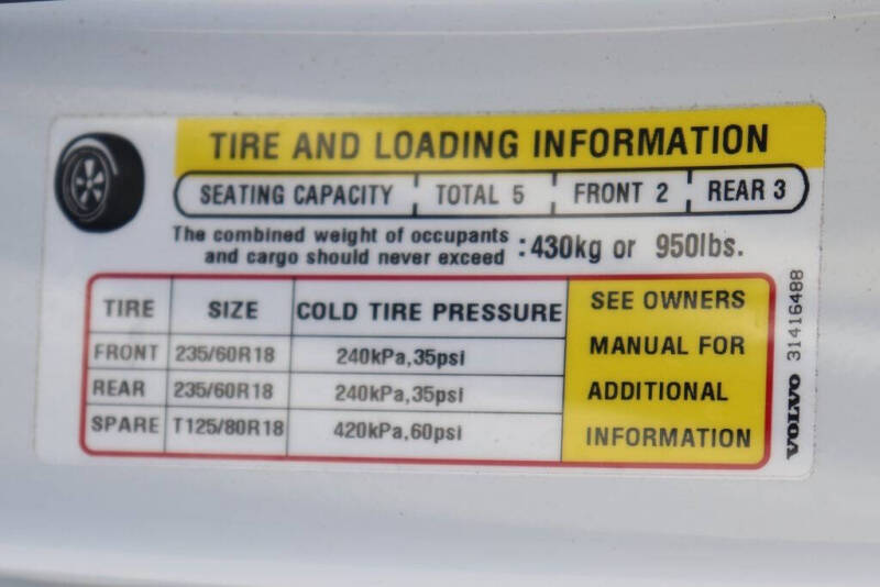 2024 Volvo XC60 B5 Core Dark Theme