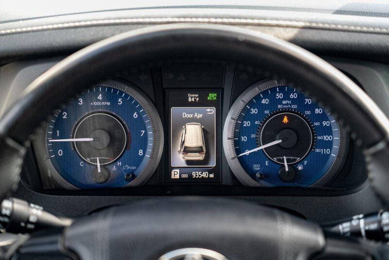 2020 Toyota Sienna XLE - Photo 18